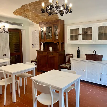 Oda ve Kahvaltı Cascina Il Dovese